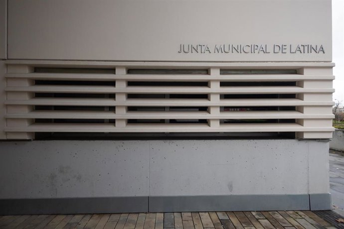 Archivo - Junta municipal del distrito de Latina, a 15 de enero de 2024, en Madrid (España