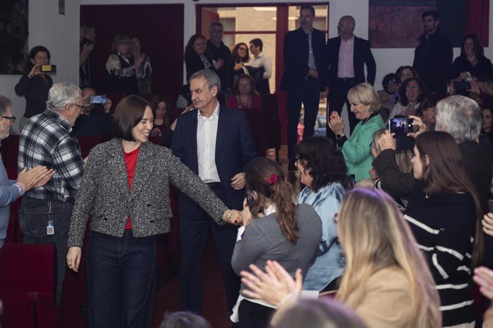 La secretària general del PSPV-PSOE, Diana Morant, i l'ex-president del Govern José Luis Rodríguez Zapatero, a la seua arribada al lliurament dels esments d'honor María Cambrils d'UGT