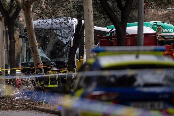 Diversos serveis d'emergència a la Diagonal de Barcelona