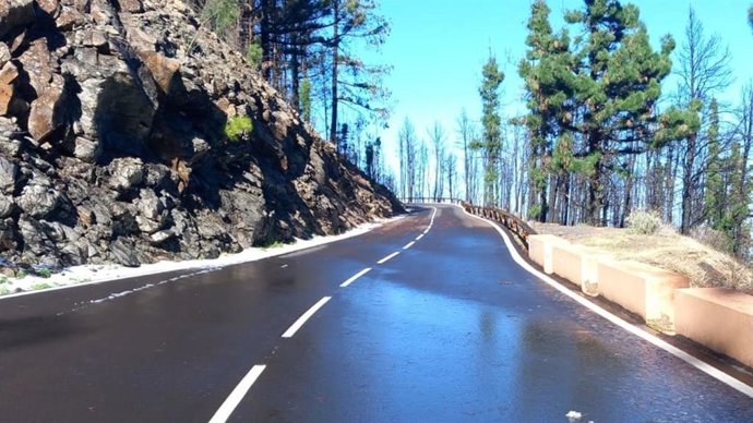 Carretera de acceso al Teide