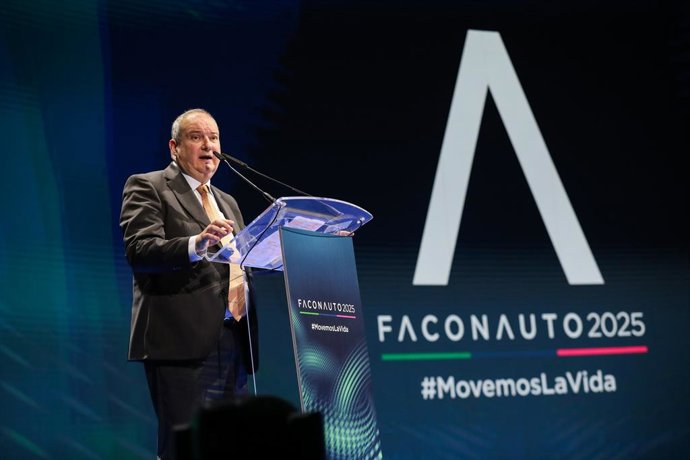 El ministro de Industria, Jordi Hereu, interviene durante el Congreso Anual de la patronal de los concesionarios, Faconauto, en el palacio municipal de congresos de IFEMA, a 5 de marzo de 2025, en Madrid (España).