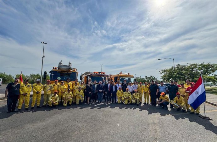 El Consorcio de Bomberos colabora con el Cuerpo de Bomberos Voluntarios de Paraguay con material y camiones.