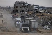 Israel asegura que "la mitad del presupuesto" de Hamás proviene de los camiones de ayuda que entran en Gaza