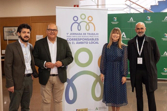 La delegada territorial de Inclusión Social, Juventud, Familias e Igualdad en Málaga, Ruth Sarabia, inaugura la I Jornada de trabajo para impulsar las buenas prácticas corresponsables en el ámbito local.
