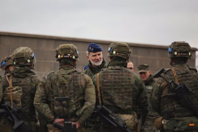 Su Majestad el Rey Felipe VI visita la Unidad de Formación de Combate de Personal Ucraniano del centro de formación militar del Ejército de Tierra toledano.