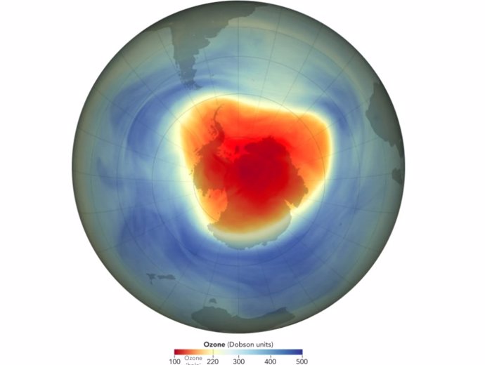 Archivo - Arquivo - Este mapa mostra o tamanho e a forma do buraco de ozônio sobre o Polo Sul em 28 de setembro de 2024, o dia de sua extensão máxima anual, conforme calculado pela equipe do Ozone Watch da NASA.