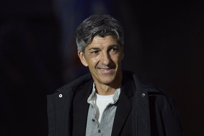 Imanol Alguacil head coach of Real Sociedad looks on prior to the LaLiga EA Sports match between Real Sociedad and CD Leganes at Reale Arena on February 23, 2025, in San Sebastian, Spain.