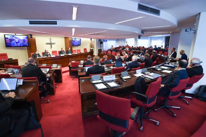 Archivo - El presidente del Consejo de Conferencias Episcopales de Europa, Monseñor Gintaras Grusas, durante el encuentro de los secretarios generales de las CCEE, en la sede de la Conferencia Episcopal Española (CEE), a 17 de junio de 2024, en Madrid (Es