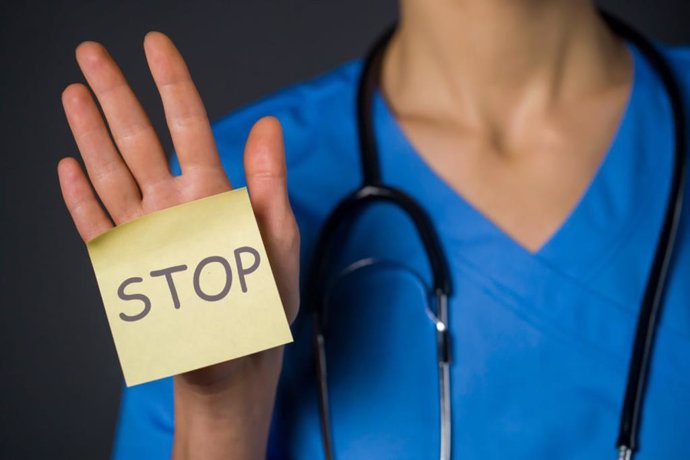 Archivo - Las agresiones a médicos aumentan un 15% en la Comunitat Valenciana en en 2024