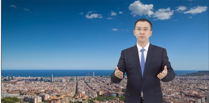Shang Haifeng, President of Huawei Hybrid Cloud, delivering an opening speech through digital human