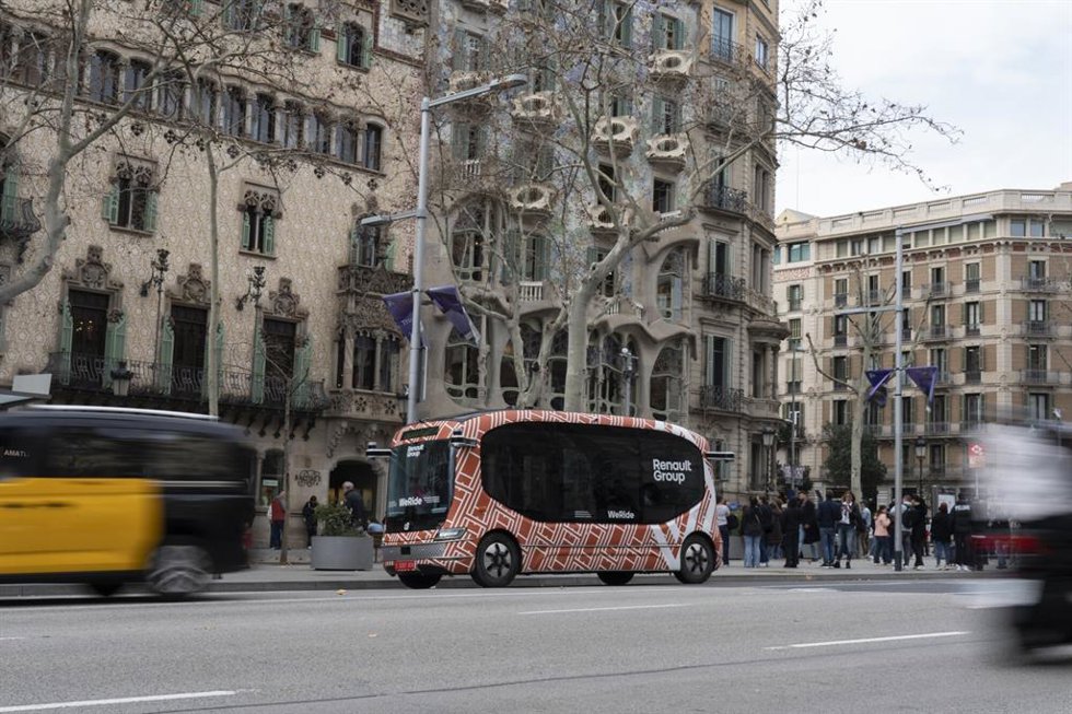 Renault Group y WeRide ponen en marcha su primera prueba de miniBús autónomo en España.