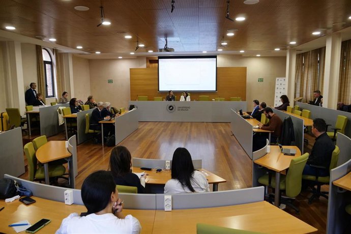 Expertos de varios países del sector académico y empresarial han participado en la jornada 'Investigación útil y consultoría científica al nivel internacional', organizada por la Cátedra de Internacionalización de la UMA y la spin-off SIIG.