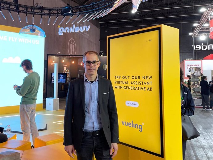 El director de IT de Vueling, Javier Álvarez, en el estand de la compañía en el 4YFN del Mobile World Congress (MWC)