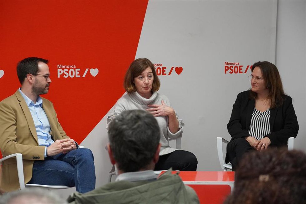 La secretaria general del PSIB-PSOE, Francina Armengol, en Menorca.