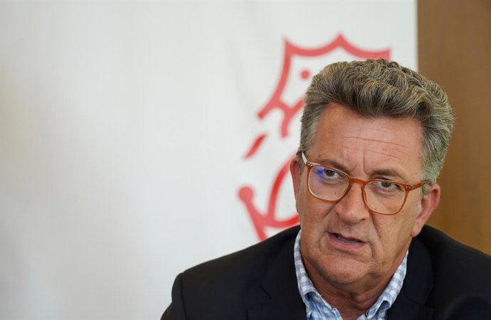 Archivo - Arxiu - El conseller de Medi ambient, Infraestructures i Territori de la Generalitat Valenciana, Vicente Martínez Mus, durant una entrevista per a Europa Press, en imatge d'arxiu.
