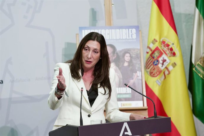 La consejera de Inclusión Social, Juventud, Familias e Igualdad, Loles López, comparece durante la rueda de prensa posterior al Consejo de Gobierno. A 05 de marzo de 2025, en Sevilla (Andalucía, España). El Consejo de Gobierno de la Junta de Andalucía se 