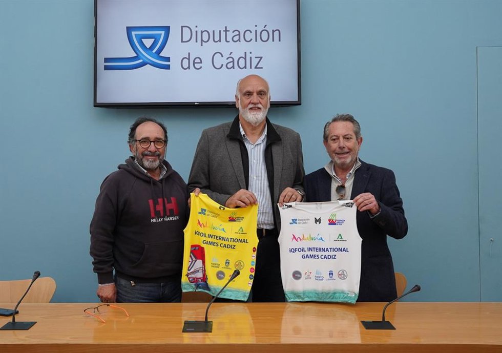 Javier Vidal presentando los iQFOil Games Cádiz 2025.