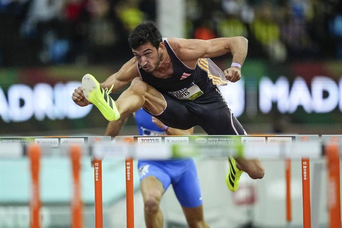 Quique Llopis, durante el World Athletics Indoor Tour Gold de Madrid 2025.