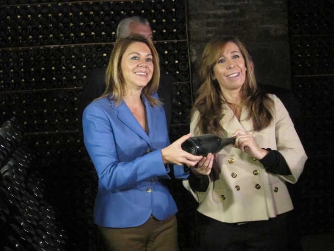 Archivo - Maria Dolores de Cospedal y Alicia Sánchez-Camacho, en las cavas Freixenet