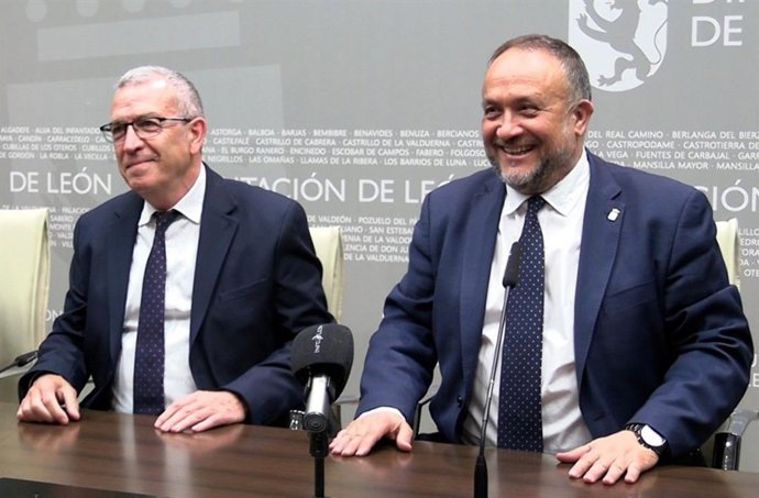 El secretario general para el Reto Demográfico junto al presidente de la Diputación de León este miércoles