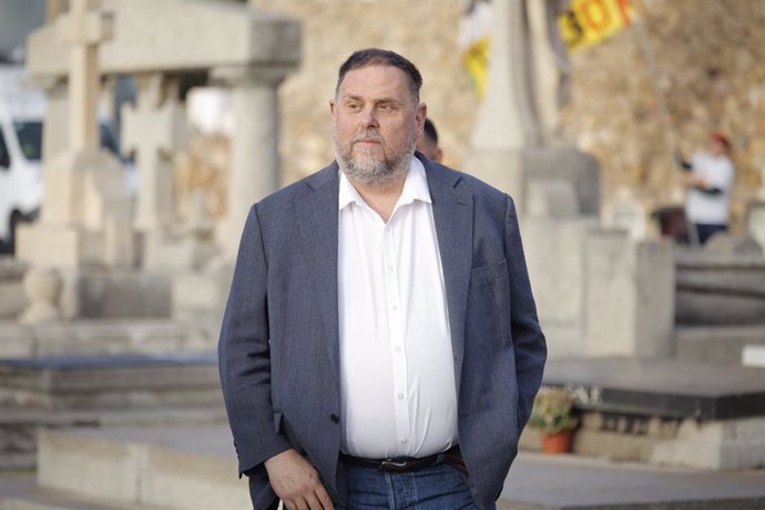 Archivo - El presidente de ERC, Oriol Junqueras, durante la ofrenda floral anual a la tumba del expresidente de la Generalitat Francesc Macià