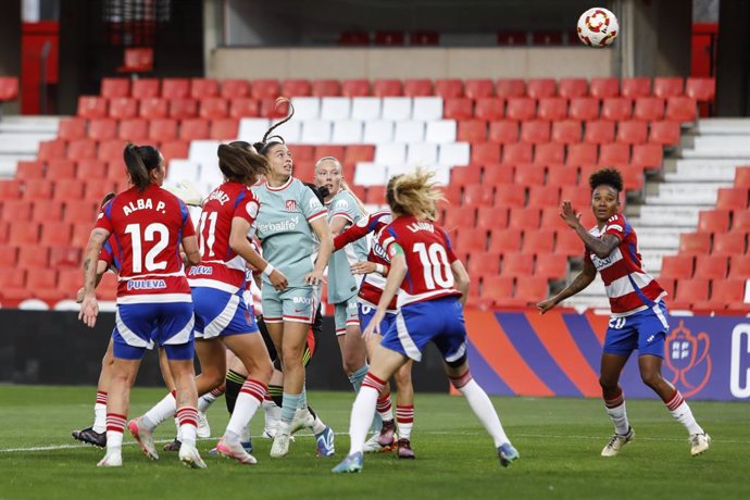 Silvia Lloris of Atletico de Madrid scores the first goal of the match during the Copa de la Reina, Spanish Women Cup, Semi Final First Leg match between Granada CF and Atletico de Madrid, at Nuevo Los Carmenes stadium on March 05, 2025, in Granada, Spain