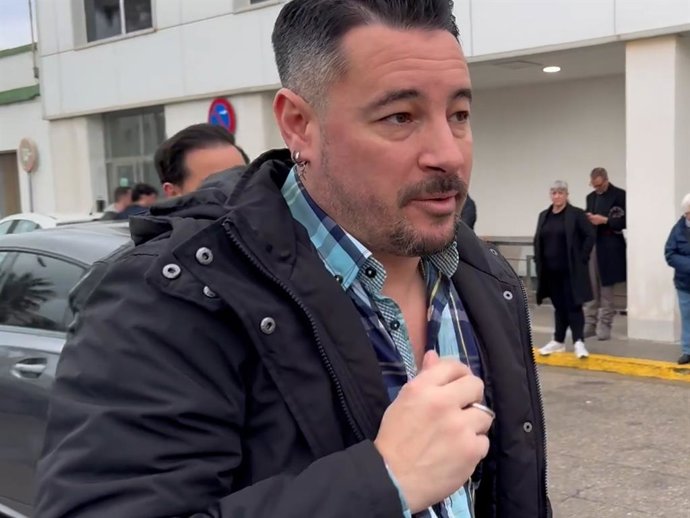 ANDY, DE 'ANDY Y LUCAS', LLEGA AL ÚLTIMO ADIÓS DEL HERMANO DE LUCAS