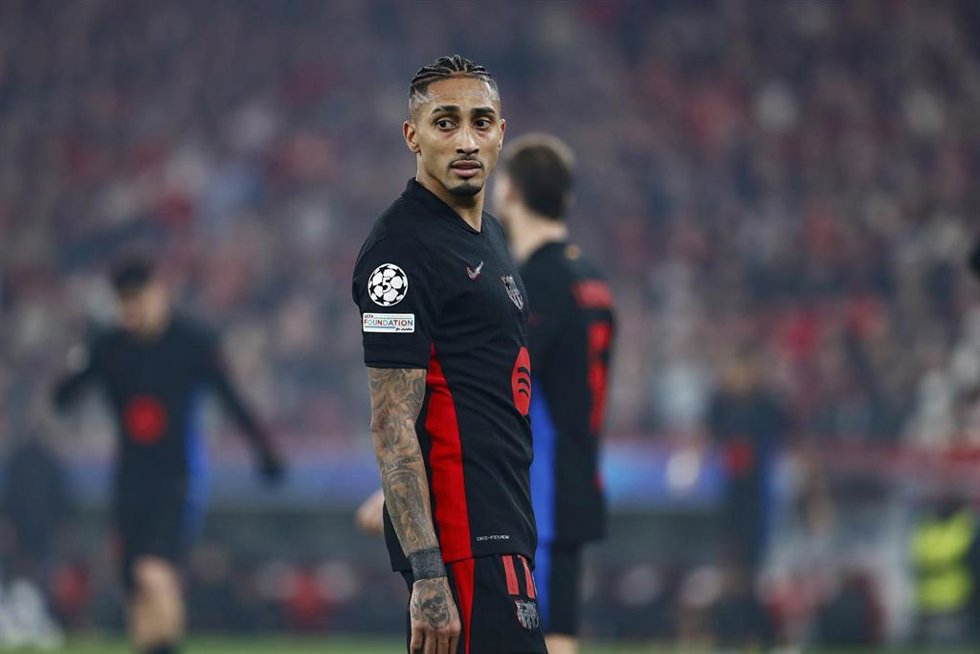 Raphinha Dias Belloli of FC Barcelona looks on during the UEFA Champions League 2024/25 UEFA Champions League 2024/25 Round of 16 first Lleg match between SL Benfica and FC Barcelona at Estadio do Sport Lisboa e Benfica on March 05, 2025 in Lisbon, Port