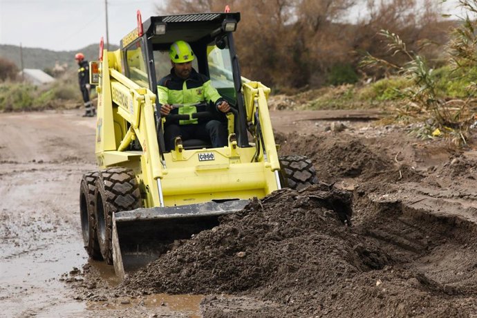 Efectivos de emergencias durante las labores de búsqueda del hombre desaparecido en Lorca tras las inundaciones provocadas por las lluvias, a 3 de marzo de 2025, en Lorca, Murcia (España)