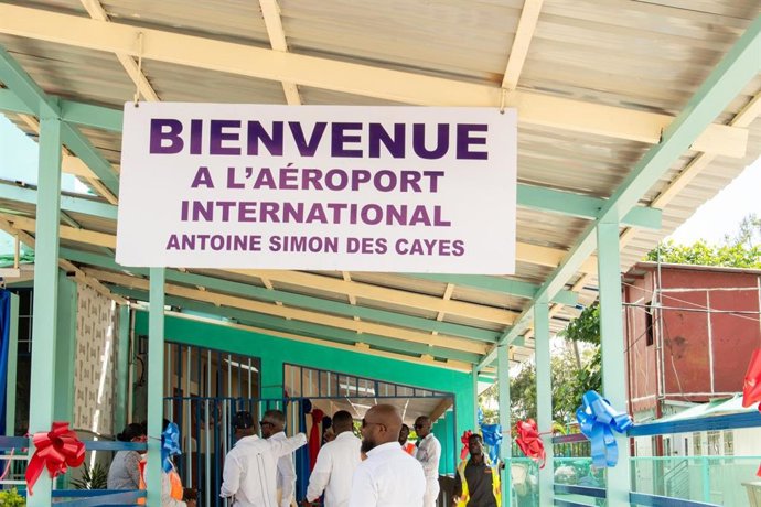 O Haiti inaugura o Aeroporto Internacional Antoine Simon des Cayes no sudoeste do país.
