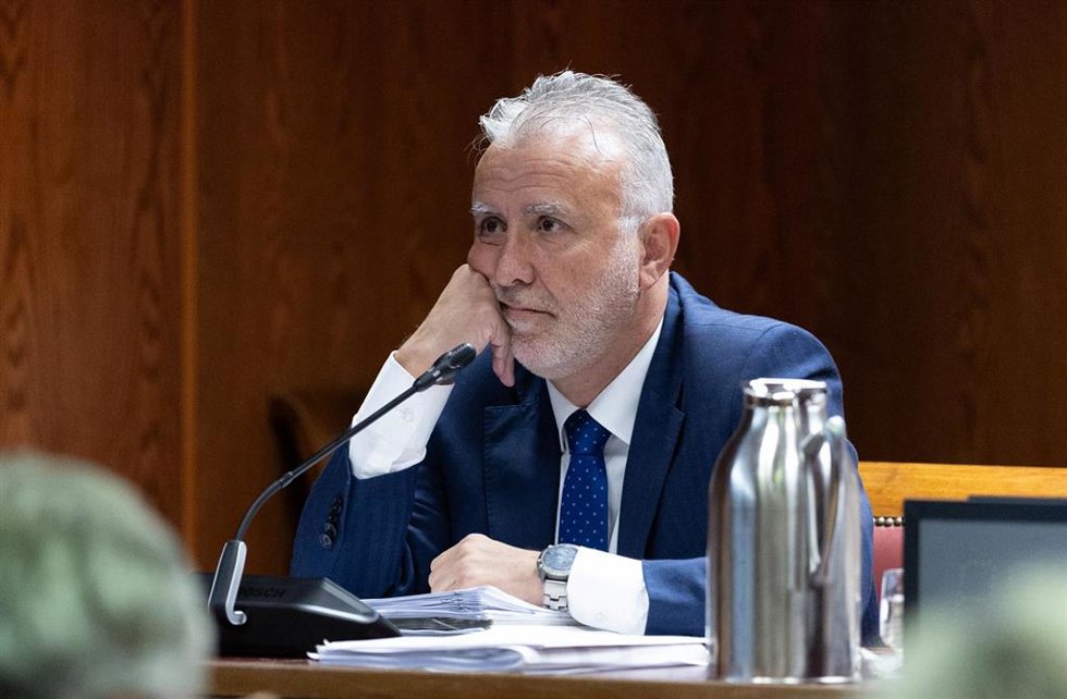 Archivo - El ministro de Política Territorial y Memoria Democrática, Ángel Víctor Torres, comparece ante la Comisión de Investigación sobre el caso Koldo, en el Senado, a 21 de enero de 2025, en Madrid (España).