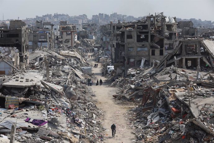 Vista general de la destrucción por los bombardeos israelíes en Jabalia, en la Franja de Gaza