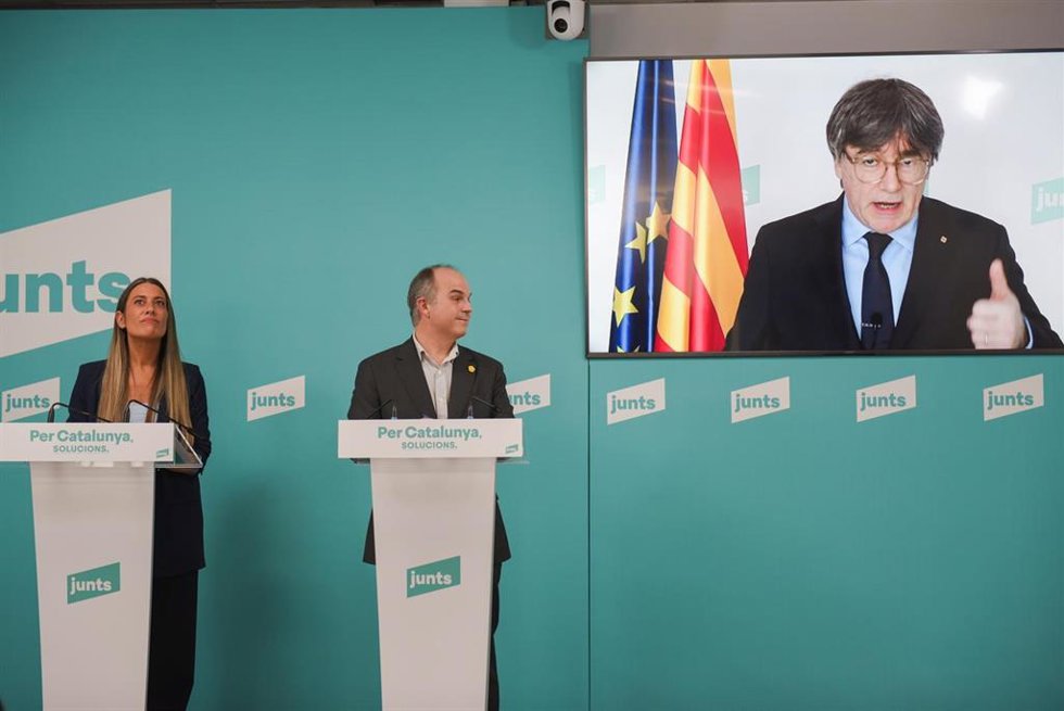 (I-D) La portavoz en el Congreso de Junts, Miriam Nogueras, el secretario general de Junts, Jordi Turull, y el presidente de Junts, Carles Puigdemont