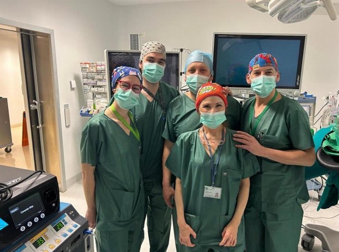 El servicio de Ginecología del Hospital Clínico de Málaga realiza con éxito técnicas quirúrgicas sin cicatrices