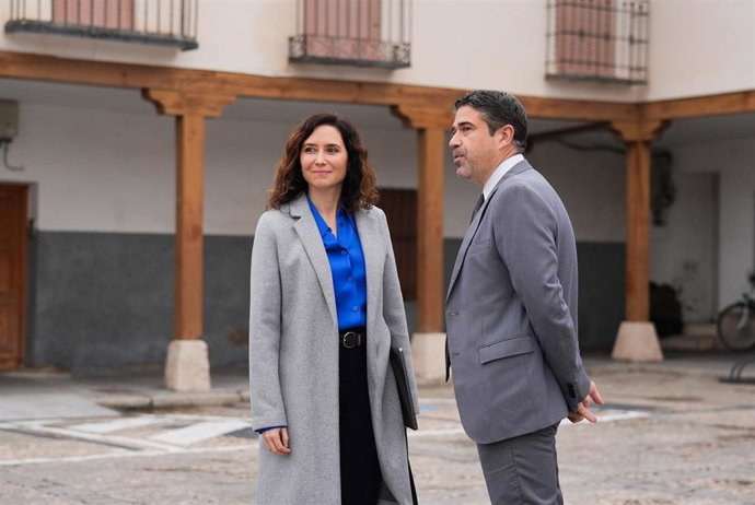 La presidenta de la Comunidad de Madrid, Isabel Díaz Ayuso, hoy en Valdemoro, en cuyo Ayuntamiento se ha celebrado con carácter extraordinario la reunión del Consejo de Gobierno.