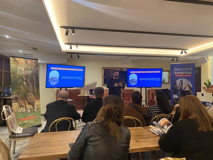 Grupo Island Tours presenta sus líneas de negocio a agentes de viajes de Madrid.