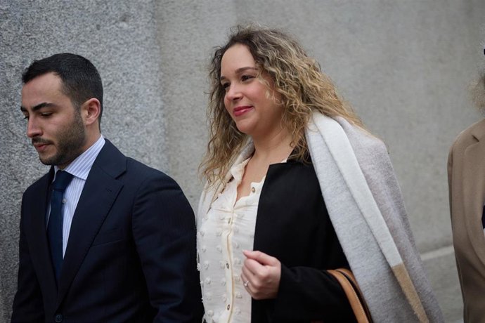 La hija de Carmen Pano, Leonor, llega a declarar al Tribunal Supremo, a 25 de febrero de 2025, en Madrid (España).