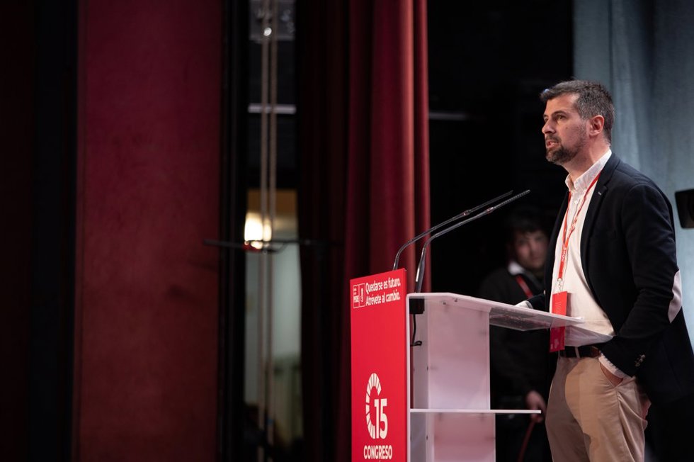 El exsecretario general del PSOE de Castilla y León, Luis Tudanca, interviene durante la inauguración del 15 Congreso Socialista de Castilla y León, en el Teatro Ortega, a 22 de febrero de 2025, en Palencia, Castilla y León (España).