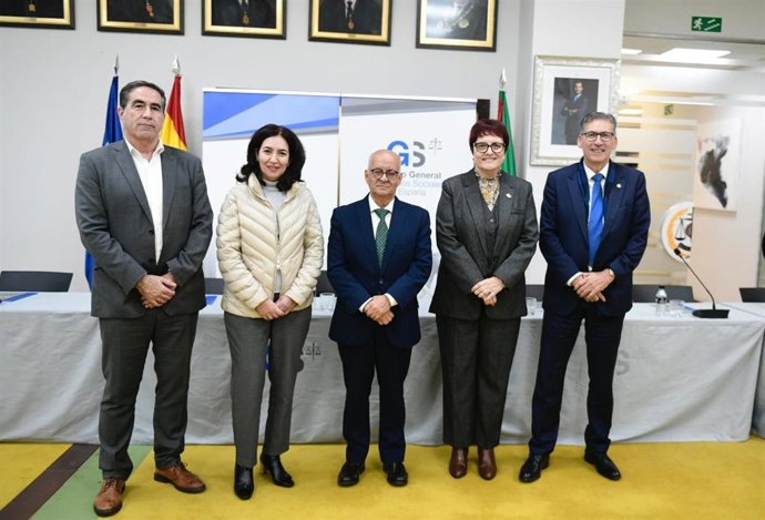 Reunión de Candelaria Delgado con el presidente del Consejo General de Graduados Sociales y los representantes del Colegio de Graduados Sociales de Gran Canaria y Fuerteventura