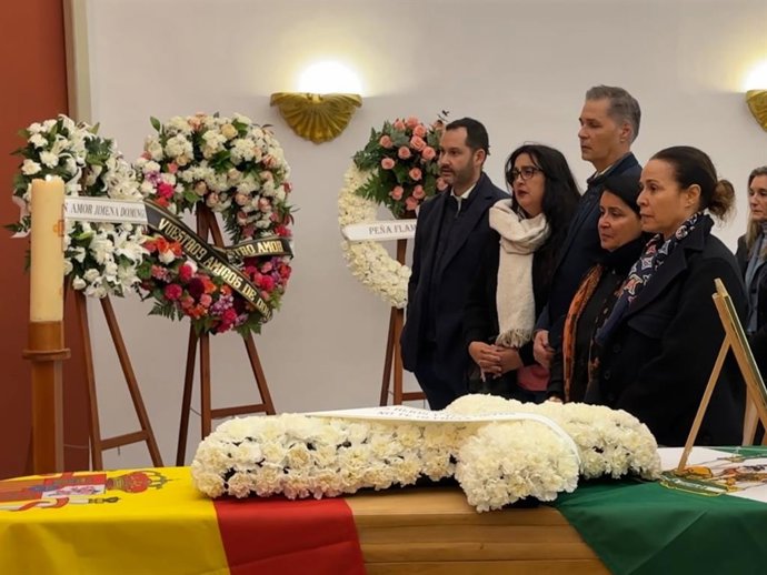 Los cinco hijos de Felipe Campuzano presidiendo el último adiós al inolvidable pianista y compositor