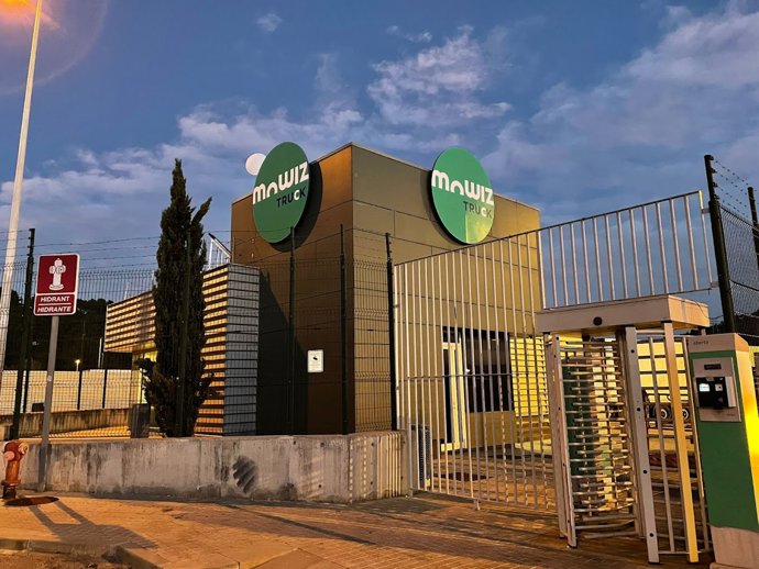 Dos parkings españoles para camiones obtienen premios europeos por su seguridad y sostenibilidad.