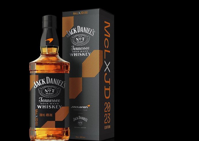 Archivo - Botella de edición limitada de Jack Daniel's para celebrar su alianza con la escudería de Fórmula 1 McLaren