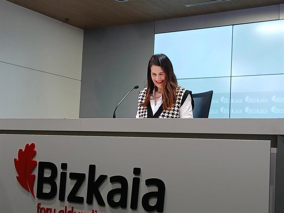 Archivo - La portavoz de la Diputación de Bizkaia, Leixuri Arrizabalaga, en rueda de prensa en Bilbao.
