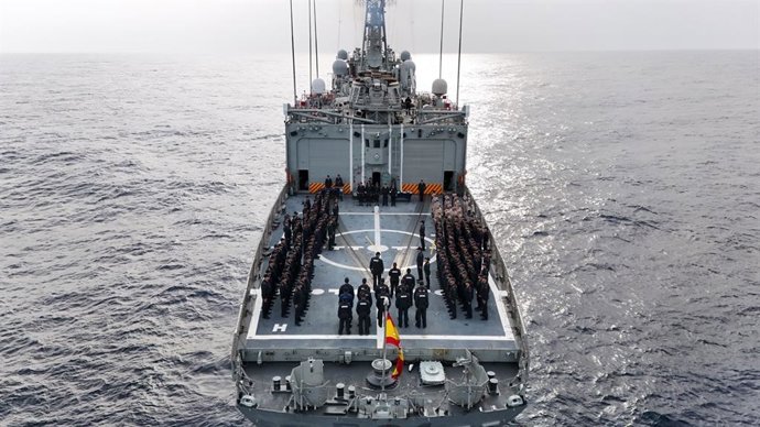 Dotación de la fragata 'Santa María' de la Armada