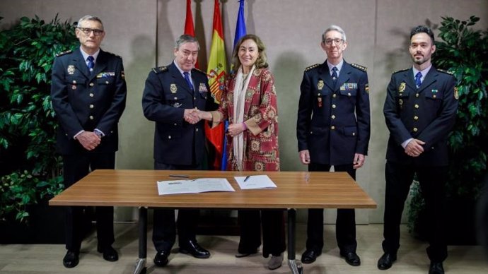 Un convenio pionero en España permitirá a Policías formar en prevención a sanitarios riojanos contra las agresiones