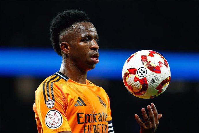El jugador del Real Madrid Vinícius Júnior ante la Real Sociedad en la Copa del Rey.