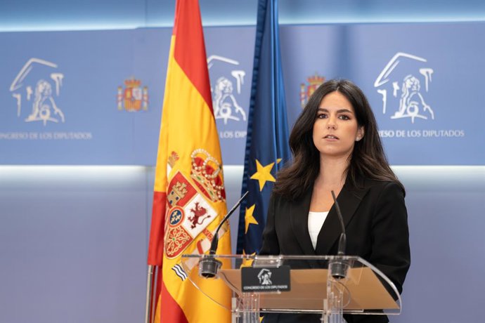 La portavoz de VOX en el Congreso, Pepa Millán, durante una rueda de prensa anterior a la Junta de Portavoces, en el Congreso de los Diputados, a 11 de febrero de 2025, en Madrid (España).