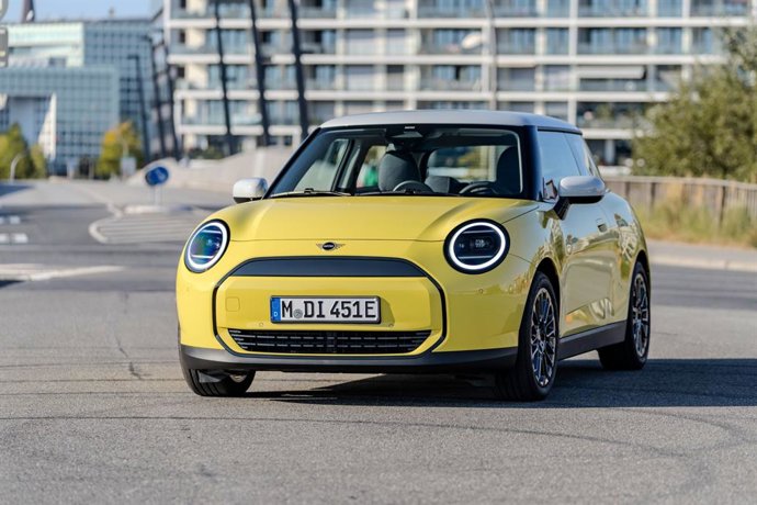 Archivo - El nuevo Mini Cooper E 100% eléctrico en versión 'Classic' con aitonomía de 305 kilómetros.