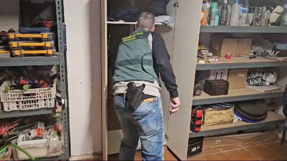 Agente de la Guardia Civil en la operación Greguan