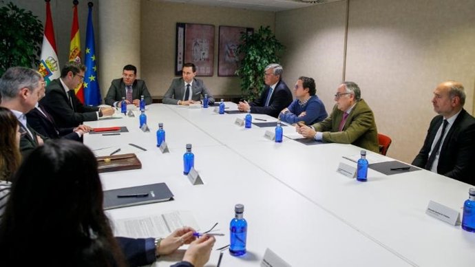 Reunión de los consejeros de Hacienda, Alfonso Domínguez, y de Política Local, Daniel Osés,  con el grupo de expertos fiscales